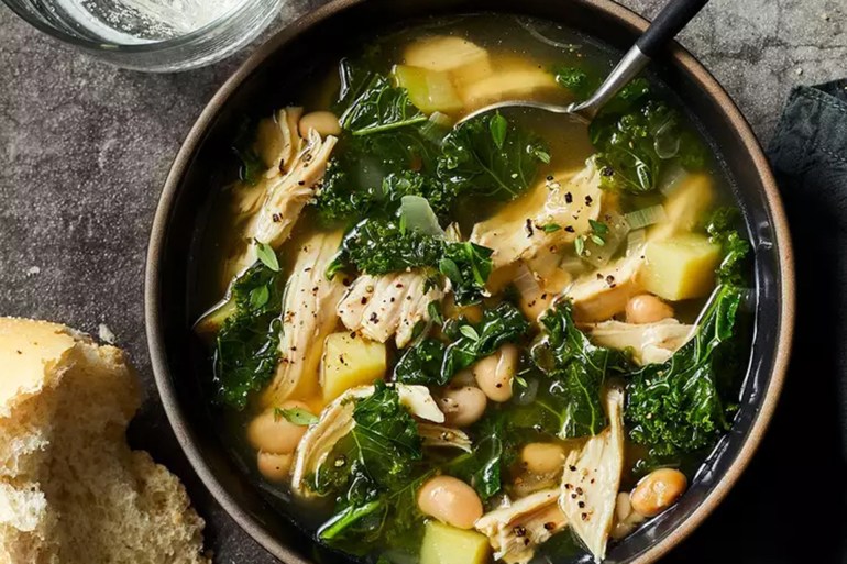 chicken-kale--1701077283 -المصدر https://www.eatingwell.com/