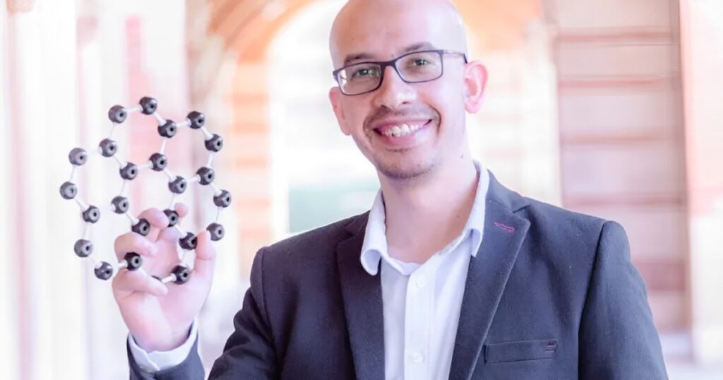 الجزيرة نت تتحدث لمروان القاضي أول عربي ينال جائزة الباحثين الشباب