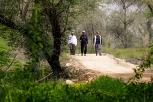 محمد بن راشد يزور حديقة مشرف في دبي