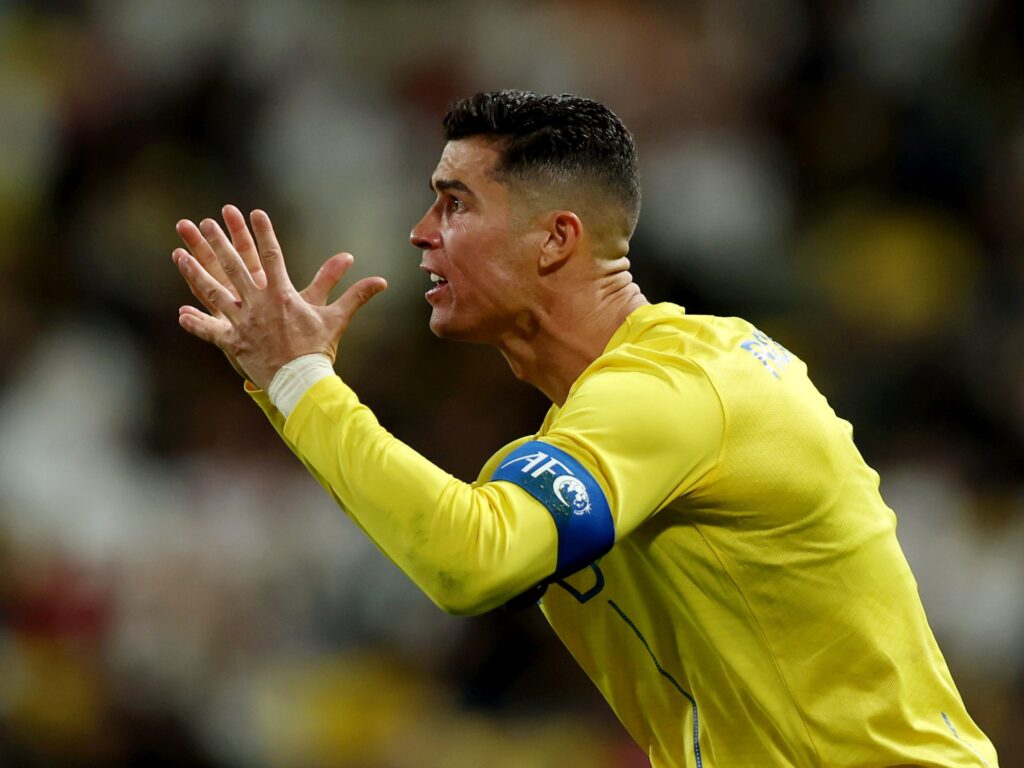 “ليست مشينة واعتدنا عليها في أوروبا”.. هكذا برر رونالدو حركته غير الأخلاقية