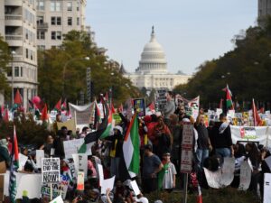 لوموند: التعبئة المؤيدة للفلسطينيين تتكثف في الولايات المتحدة