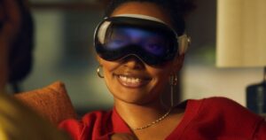 “فيجن برو” خوذة الواقع الافتراضي من “آبل” في السوق الأميركية