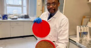 بقايا الشاي.. من ملوثات للبيئة إلى منقيات للمياه