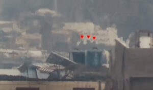 شاهد.. القسام تدمر دبابات إسرائيلية وترصد عمليات نقل قتلى الاحتلال