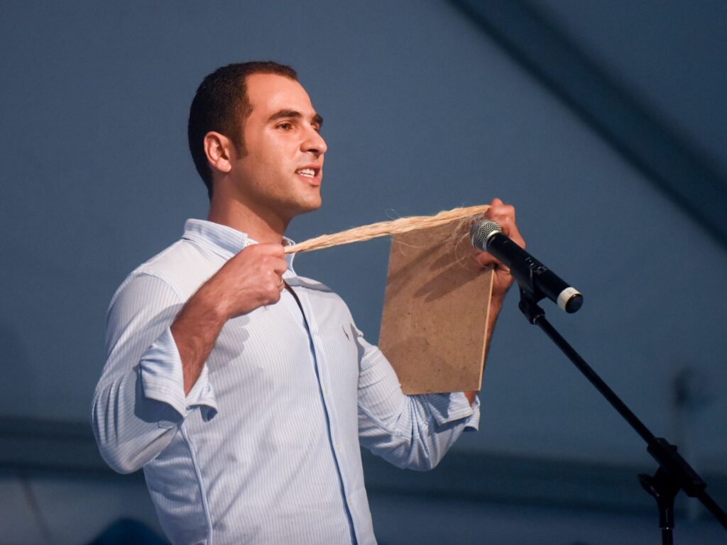 “الجزيرة نت” تحاور عالما عربيا خلق فرصا اقتصادية من مخلفات النخيل