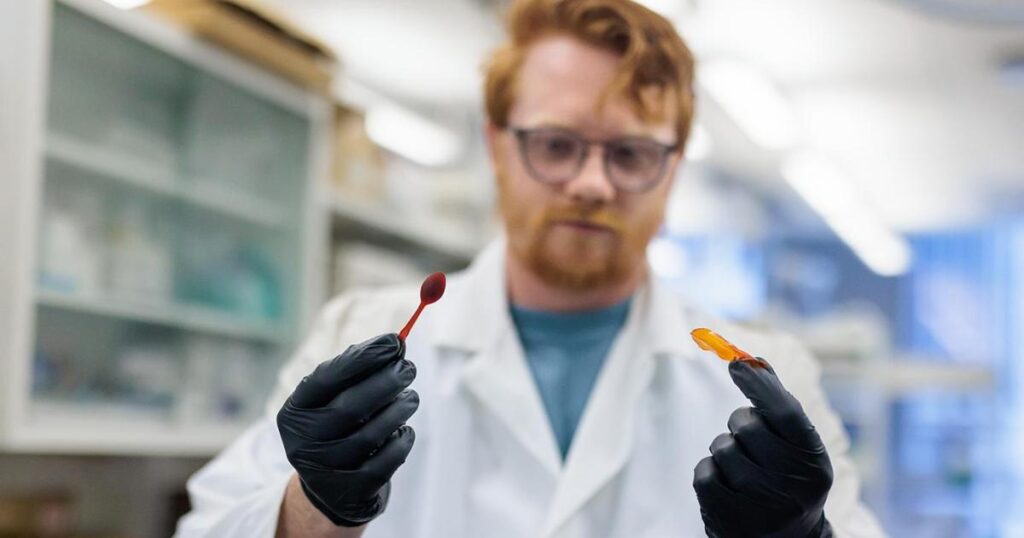 بلاستيك يغيّر شكلة لأغراض بيئية وعسكرية وفضائية