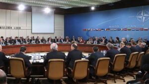 أكاديمي فرنسي يتوقع هزيمة الغرب وانهيار النظام العالمي