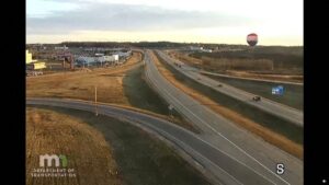 شاهد: تحطم منطاد في مينيسوتا بعد اصطدامه بخط كهرباء