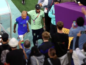 هل يدفع نيمار مليون يورو كفالة إخراج داني ألفيش من السجن؟