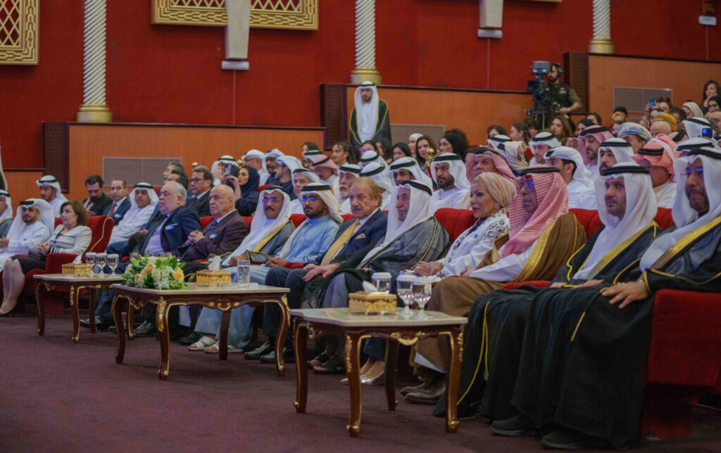 سلطان القاسمي يشهد افتتاح الدورة 33 من أيام الشارقة المسرحية