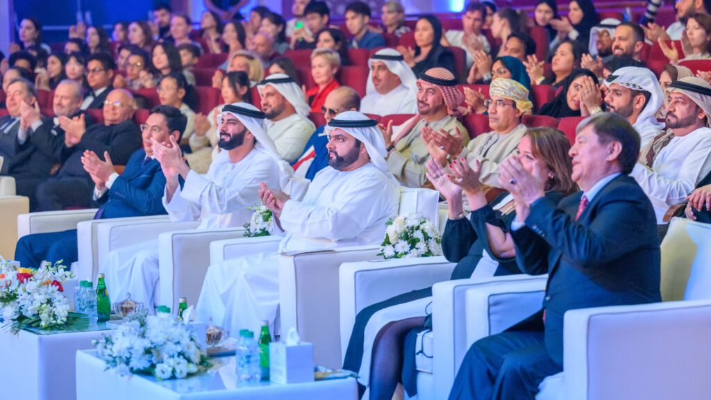 محمد الشرقي يشهد حفل توزيع جوائز “دولية الفجيرة للبيانو” ويكرم الفائزين