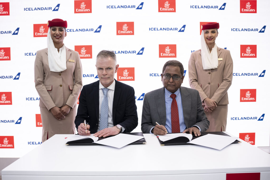 «طيران الإمارات» تعزز تعاونها مع «طيران آيسلندا» و«جي أو 7»