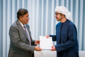 رئيس الدولة يتلقى رسالة خطية من رئيسة وزراء بنغلاديش تسلمها عبدالله بن زايد