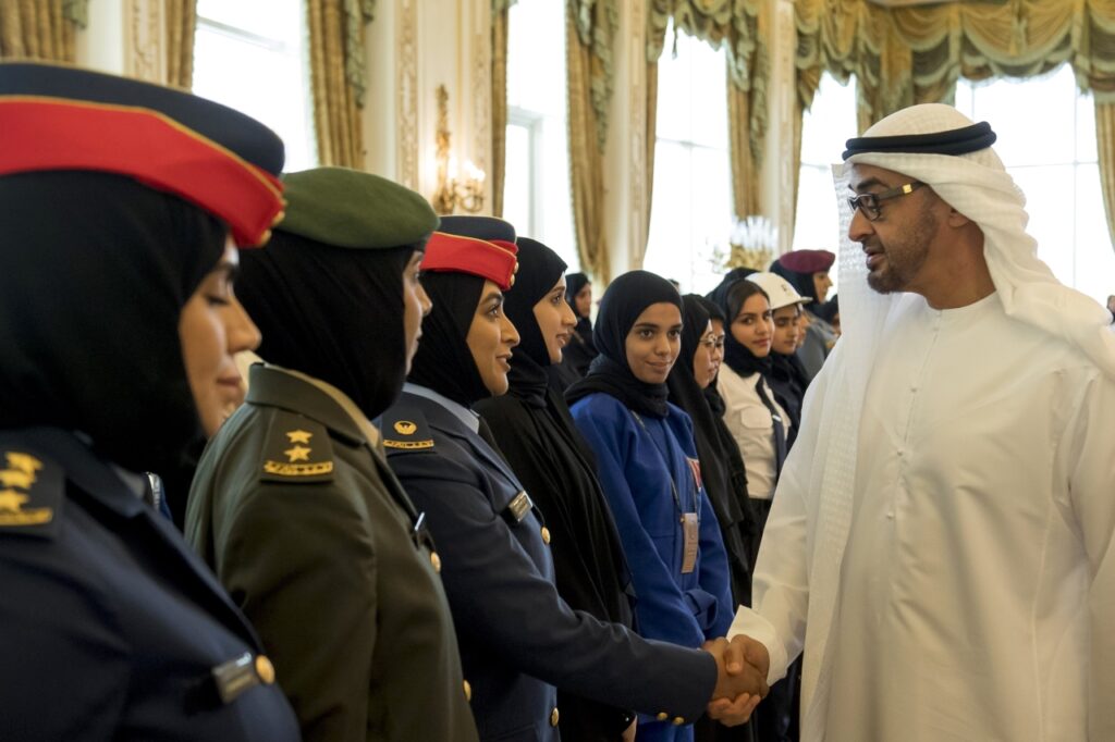 المرأة مصدر إلهام في العطاء والإنجاز ورمز للسعادة والتضحية