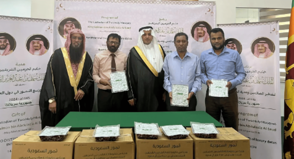 تدشين برنامجي هدية خادم الحرمين لتفطير الصائمين وتوزيع التمور بسريلانكا