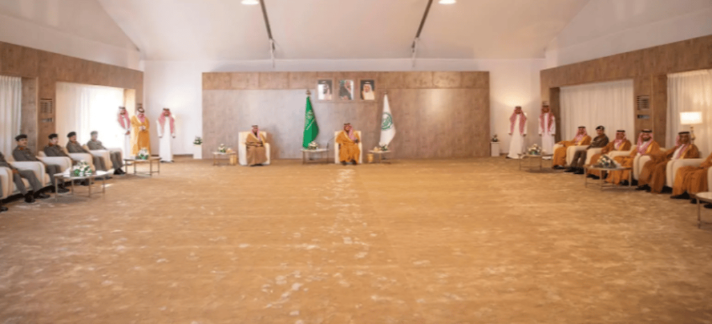 وزير الداخلية يلتقي مدير عام مكافحة المخدرات وعدد من القيادات الأمنية بحائل