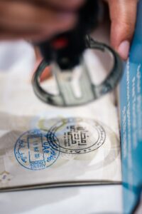 الإدارة العامة للإقامة وشؤون الأجانب بدبي تستقبل زوار الإمارات بختم “رمضان في دبي”