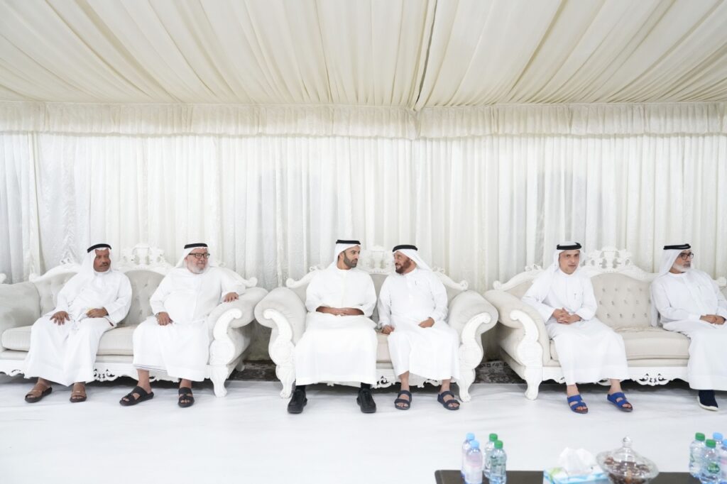 محمد بن سعود والشيوخ يعزّون في وفاة خالد القاسمي