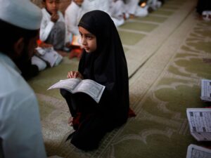 حظر المدارس الإسلامية بولاية هندية وملايين الطلاب يواجهون المجهول