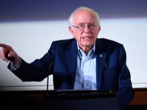 ساندرز: إسرائيل تتحول لدولة أصولية دينية