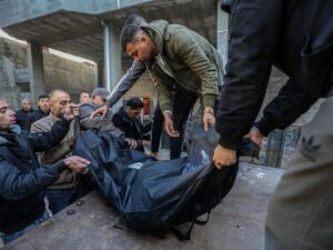 إسرائيل ترتكب 7 مجازر بغزة واستشهاد 28 شخصا بسبب المجاعة