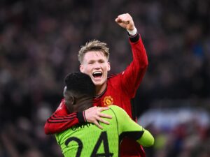 شاهد.. ماكتوميناي لاعب مانشستر يونايتد يشتم جماهير ليفربول