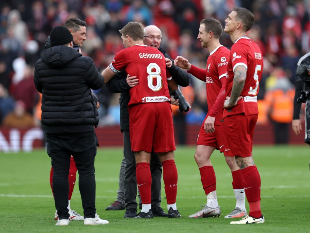 مدرب إنجلترا السابق يحقّق حلمه بتدريب ليفربول “قبل موته”