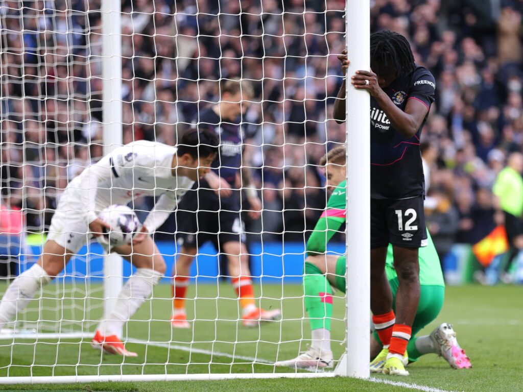 شاهد.. انتصار مثير لتوتنهام وتعادل مخيب لتشلسي في الدوري الإنجليزي