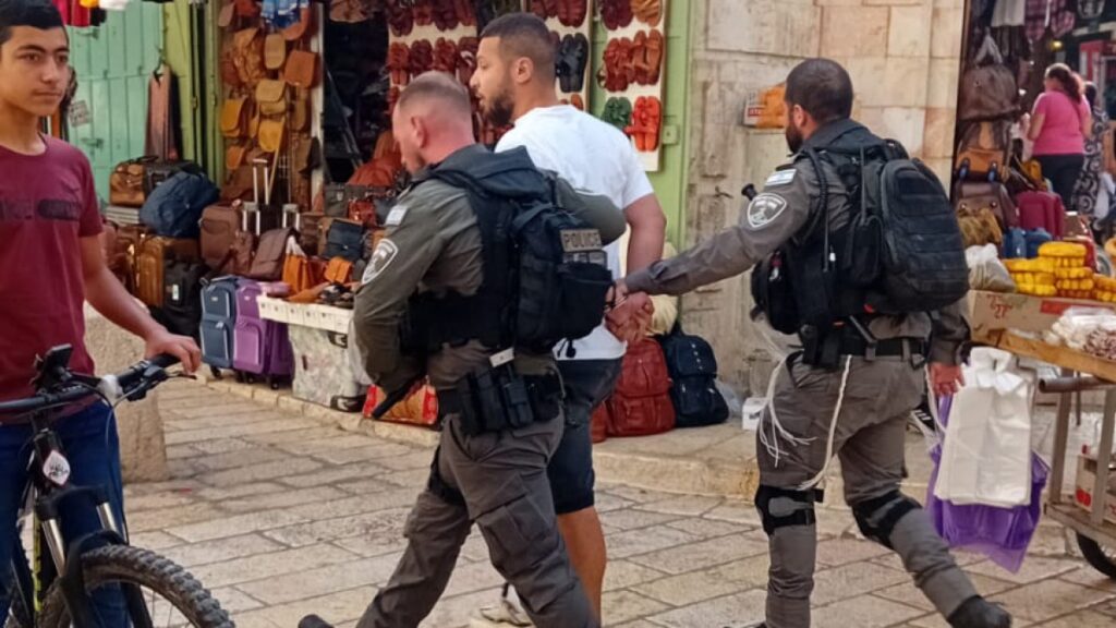 الاحتلال يعتقل 8 مقدسيين بتهمة التحريض عبر شبكات التواصل الاجتماعي