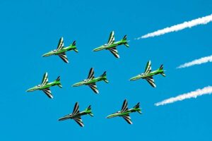 عروض جوية لفريق الصقور في الجبيل