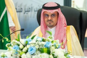 نائب أمير مكة يتفقد سير العمل بمطار الملك عبدالعزيز قبل موسم العمرة في رمضان