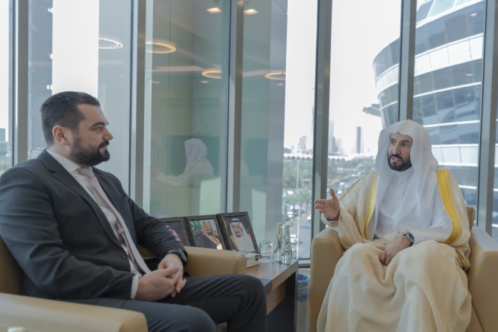 وزير العدل يبحث مع نظيره المقدوني فرص التعاون بين الوزارتين