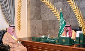 محافظ الطائف يطّلع على تقارير وبرامج التعليم المنفذة في المدارس