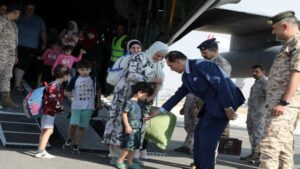 الأردن تجلي 61 من رعاياها في غزة