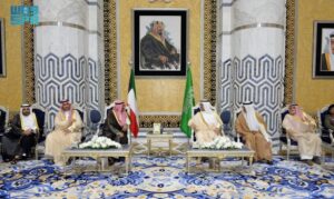 رئيس مجلس الوزراء الكويتي يصل إلى جدة