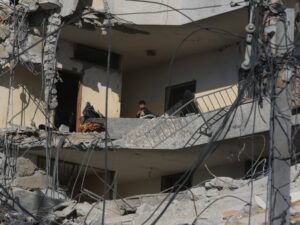 عدد شهداء غزة يقترب من 31 ألفا وارتفاع ضحايا عالقين تحت الركام