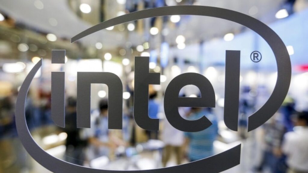 بايدن يضخ 20 مليار دولار لدعم شركة إنتل في حرب الرقائق