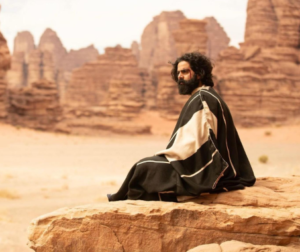 رائد الشمري يروي أصعب موقف واجهه صناع فيلم «بين الرمال»