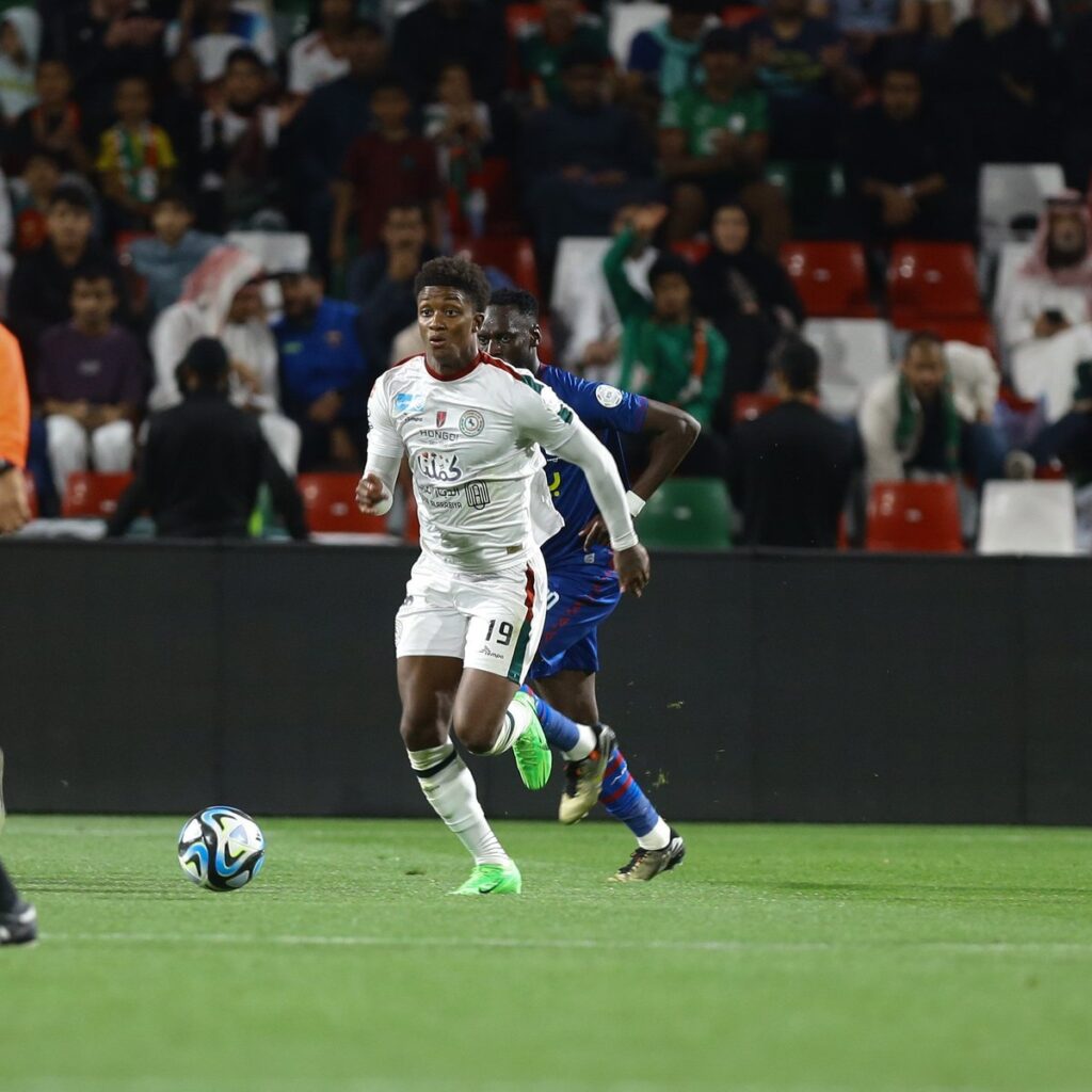 الاتفاق يعمق جراح أبها بثلاثية دون رد