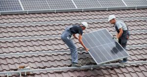 ألواح الطاقة الشمسية.. ماذا نفعل كي تتحمل الحرارة وتَغيّر المناخ؟