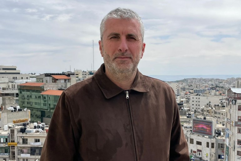 صورة 6-فلسطين-عزيزة نوفل- الباحث في الشؤون الإسرائيلية خلدون البرغوثي - الجزيرة