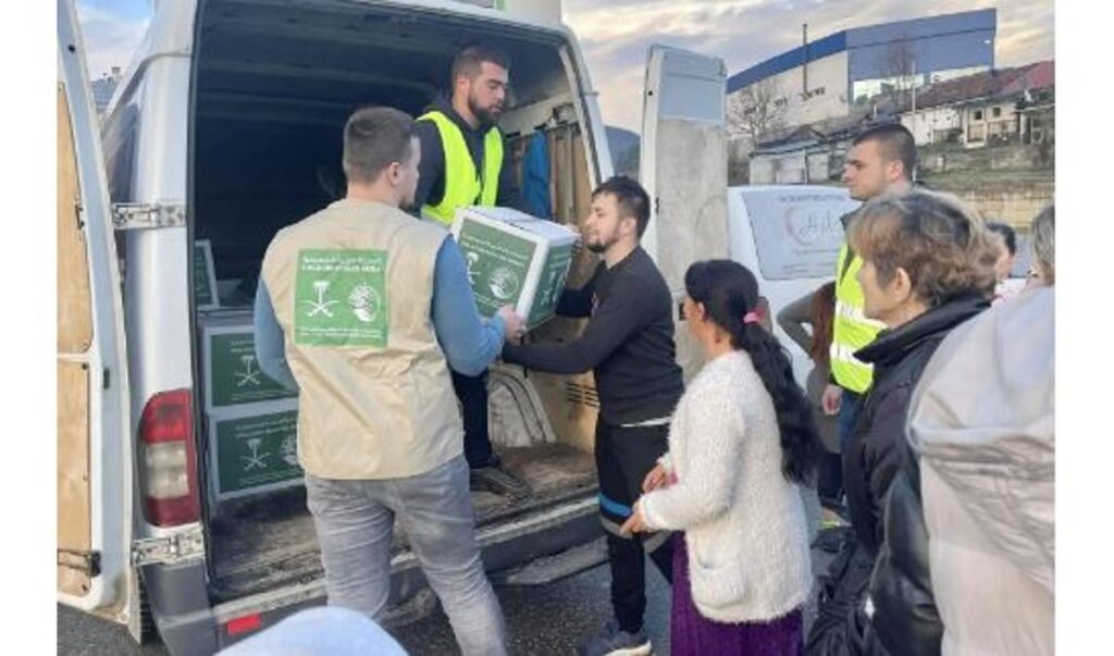 «سلمان للإغاثة» يوزع 800 سلة غذائية بجمهورية الجبل الأسود وبنين