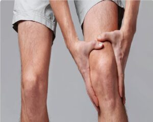 استشاري يوضح أسباب الإصابة بخشونة مفاصل الركبة