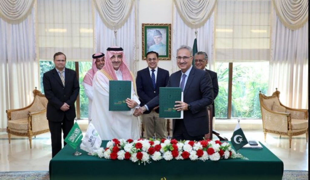 بقيمة 101 مليون دولار.. الصندوق السعودي للتنمية يوقع اتفاقيتي قرضين لدعم «الطاقة النظيفة» في باكستان