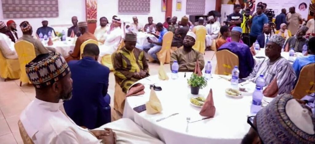 "الشؤون الإسلامية" تدشن هدية خادم الحرمين الشريفين لتفطير الصائمين في جزر القمر