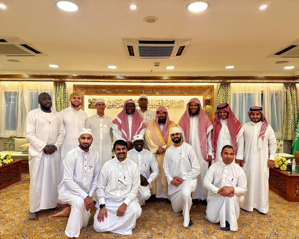 «السديس» لوفد من مسلمي القوات البريطانية: فهم الإسلام الصحيح صمام الأمان وطوق النجاة من الفتن المعاصرة