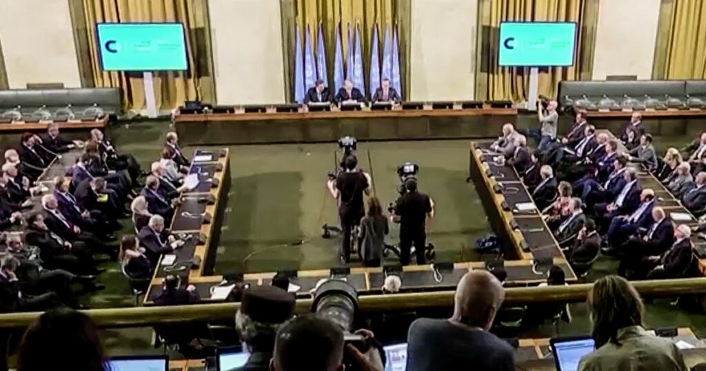 المعارضة السورية تقرر حضور اجتماعات صياغة الدستور مع النظام