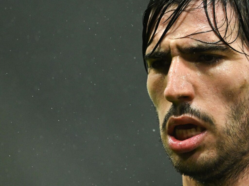 الاتحاد الإنجليزي يوجه 50 اتهاما لأغلى لاعب إيطالي في التاريخ