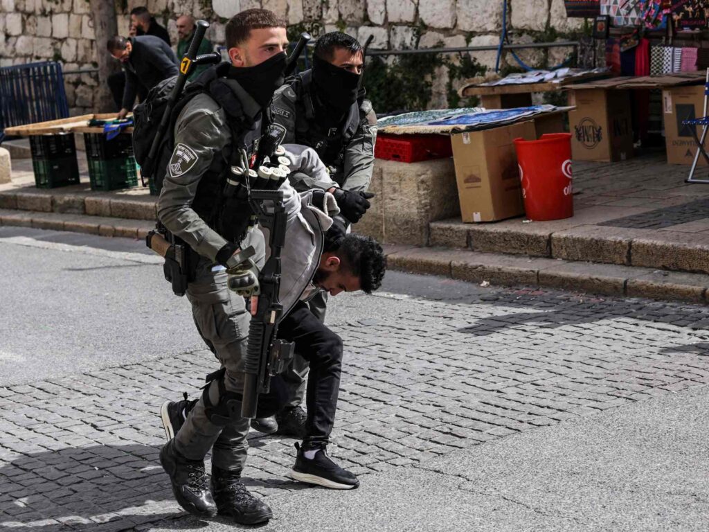 في القدس وليس في غزة.. اعتقال مهين لعدد من الفلسطينيين