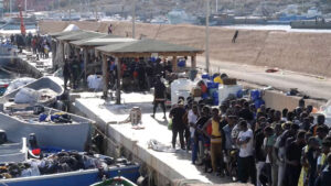 السجون ومراكز الترحيل.. مقابر للمهاجرين في إيطاليا